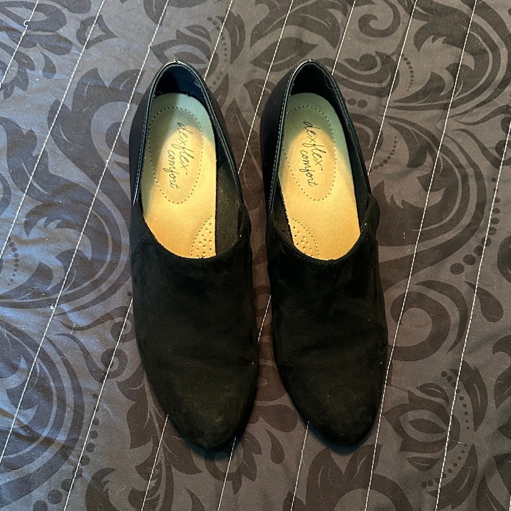 Black Pumps